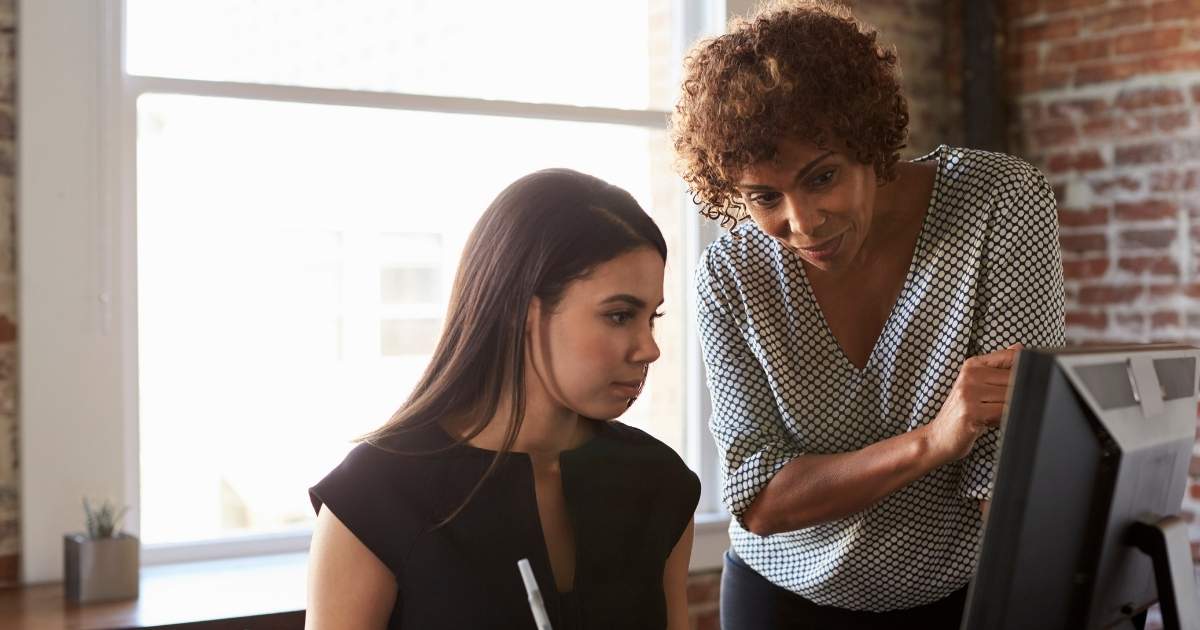 femme qui participe à une formation en sophrologie pour devenir sophrologue
